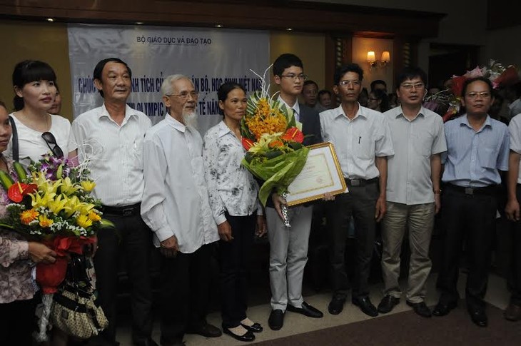 Vu Xuan Trung, a young talent in mathematics in Thai Binh - ảnh 2